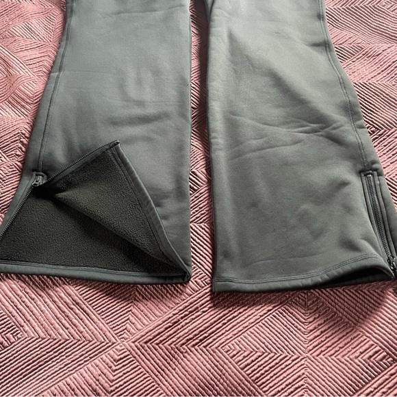 Old Navy 2X Active CozeCore High-Rise Flare Go-Dry Cozy Lined Zip Leg Pants - Picture 3 of 6
